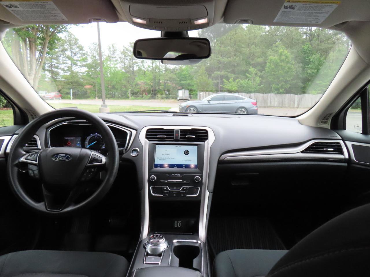 Used 2020 Ford Fusion SE FWD image 23