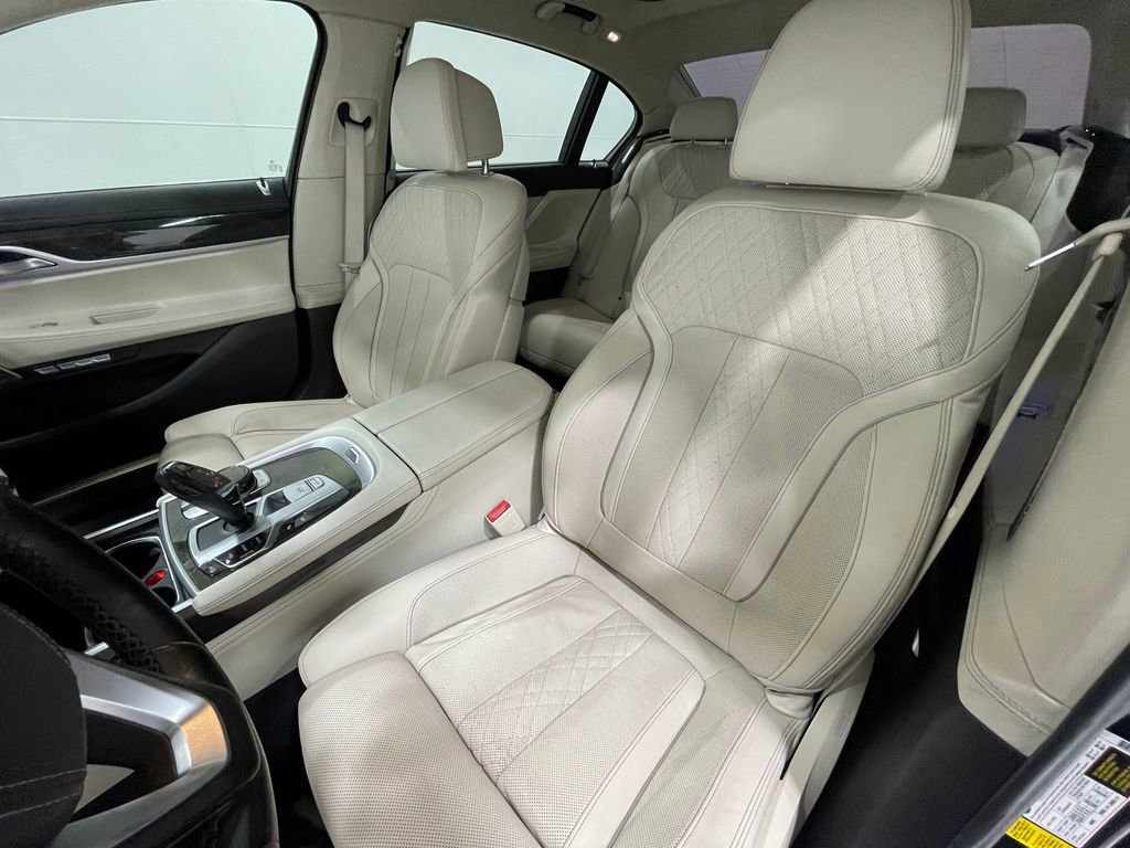 Used 2018 BMW 750i w/ Executive Package RWD image 14