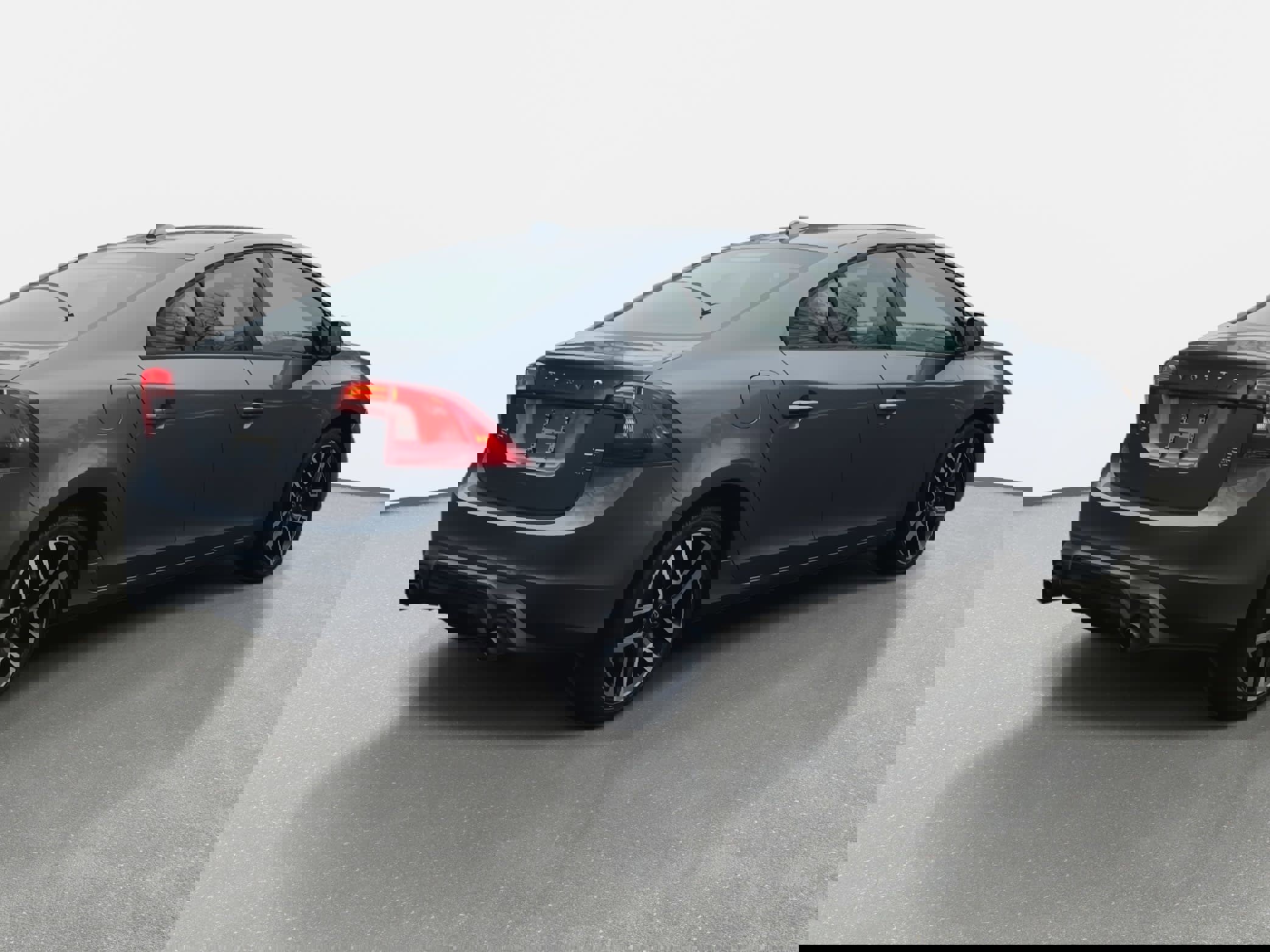 Used 2018 Volvo S60 T5 Dynamic w/ Vision Package image 5