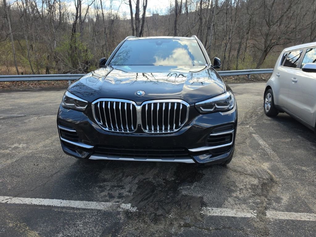 Used 2022 BMW X5 xDrive40i w/ Premium Package image 2