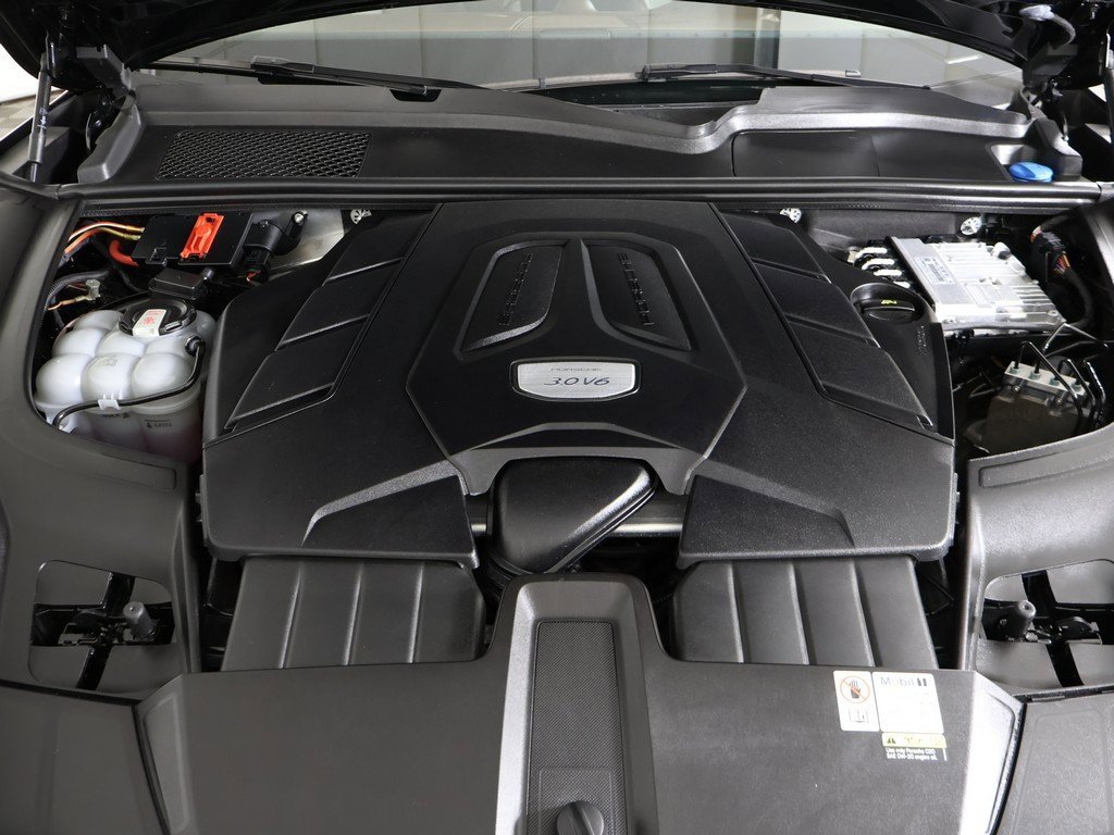 Used 2023 Porsche Cayenne Platinum Edition image 25