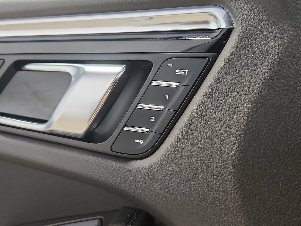 New 2026 Porsche Macan AWD/4WD image 21