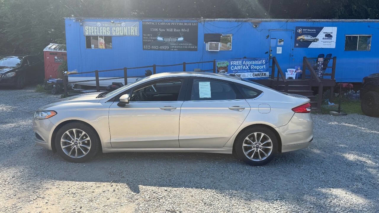 Used 2017 Ford Fusion SE w/ Fusion SE Technology Package image 2