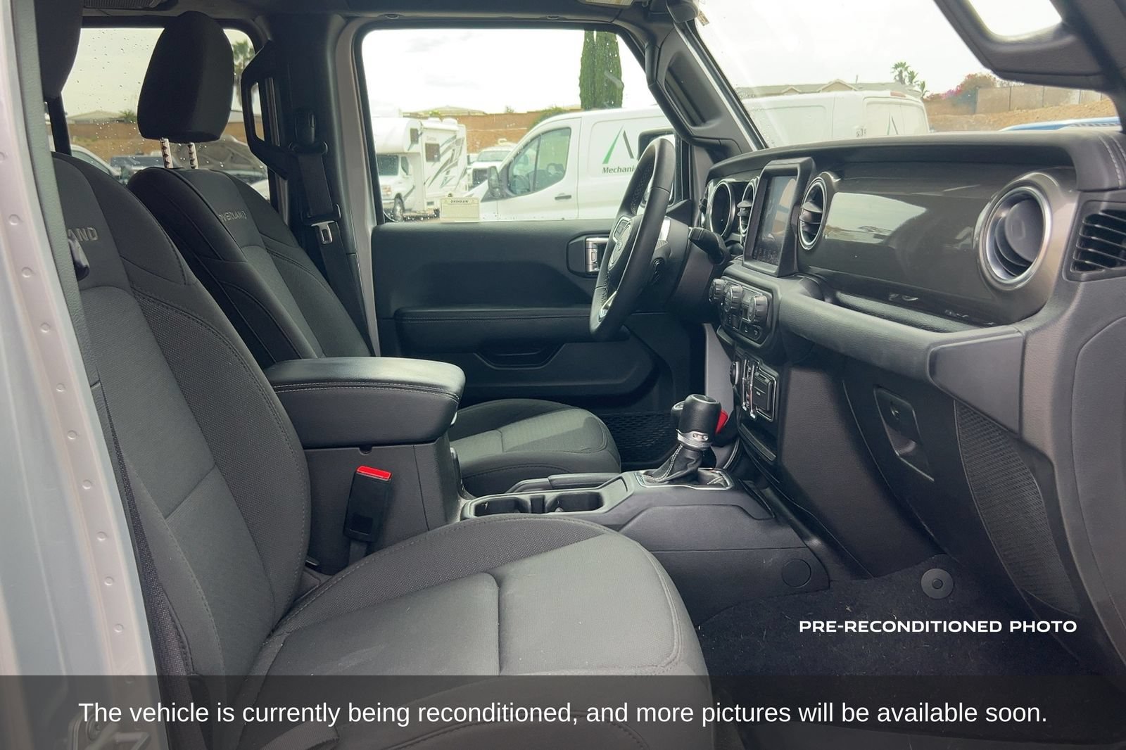 Used 2023 Jeep Gladiator Overland AWD/4WD image 13