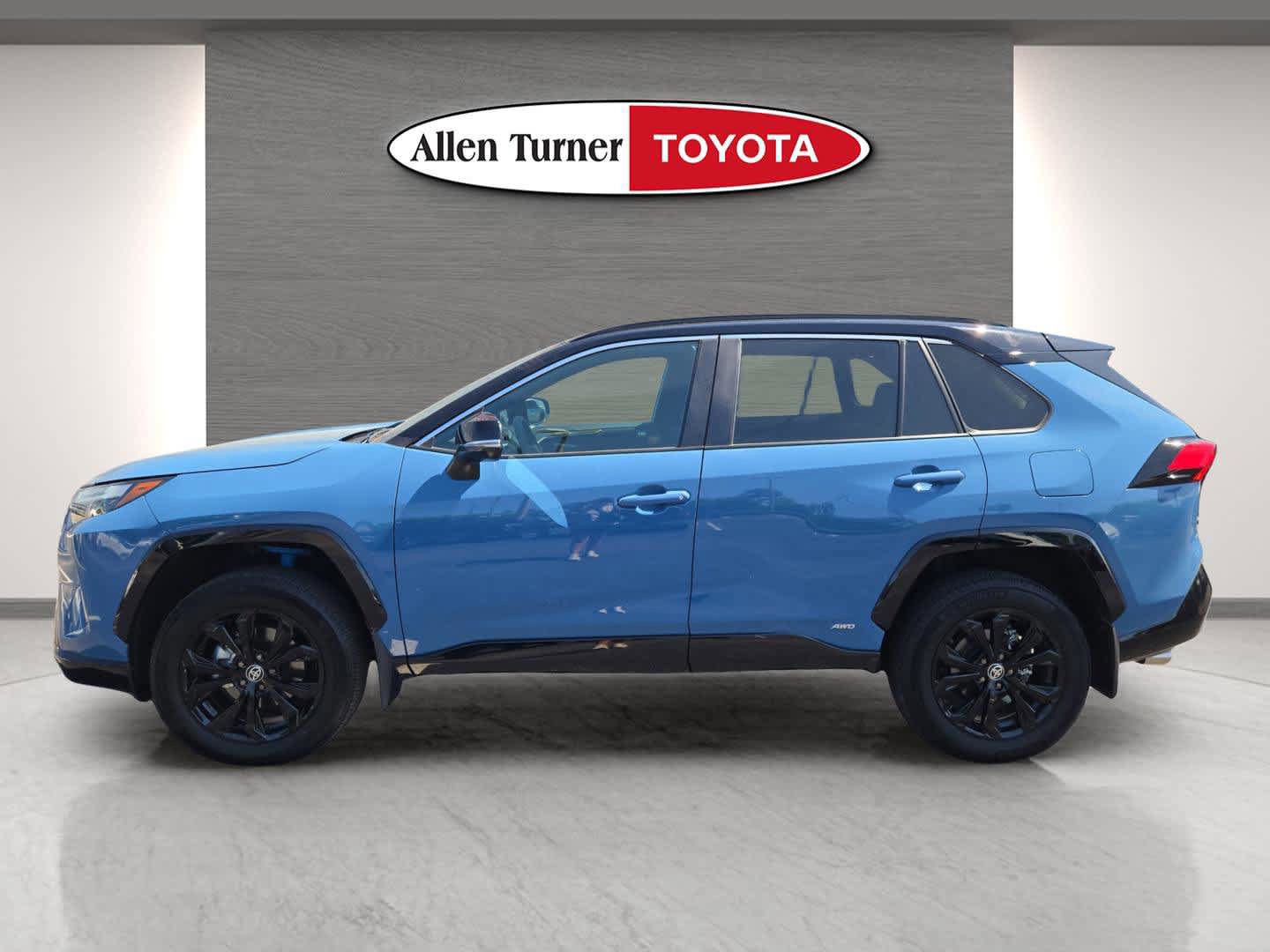 Used 2025 Toyota RAV4 XSE AWD/4WD image 10