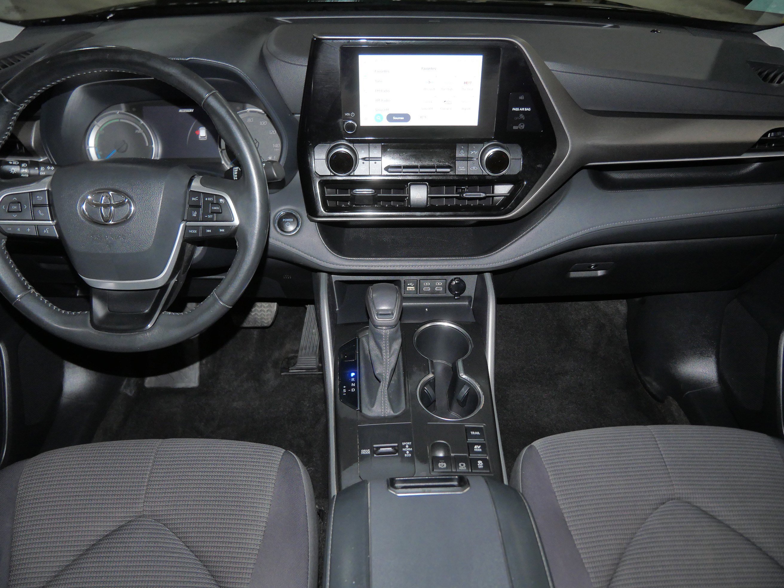 Used 2023 Toyota Highlander LE AWD/4WD image 10