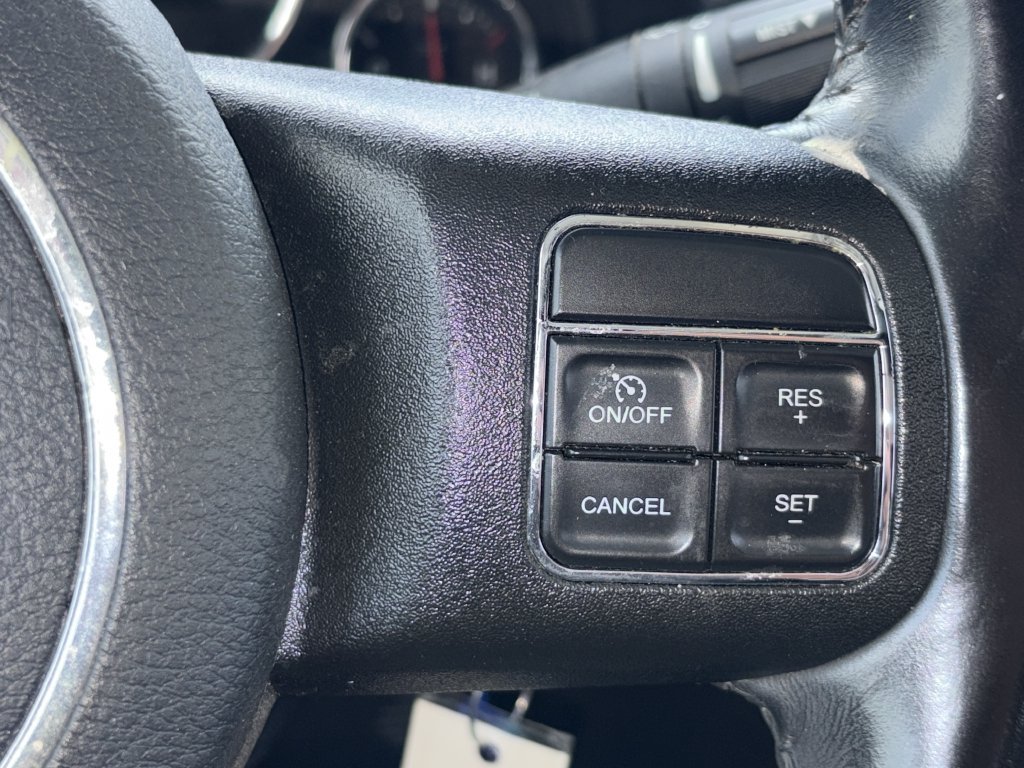 Used 2018 Jeep Wrangler Unlimited Rubicon w/ Connectivity Group AWD/4WD image 8