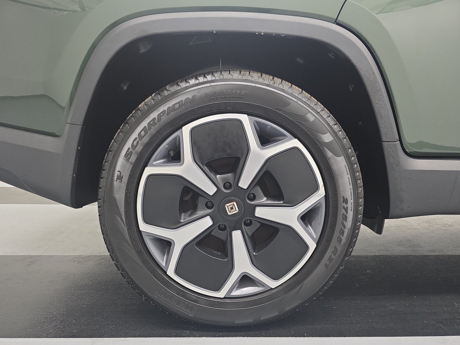 Used 2024 Rivian R1T Adventure AWD/4WD image 12