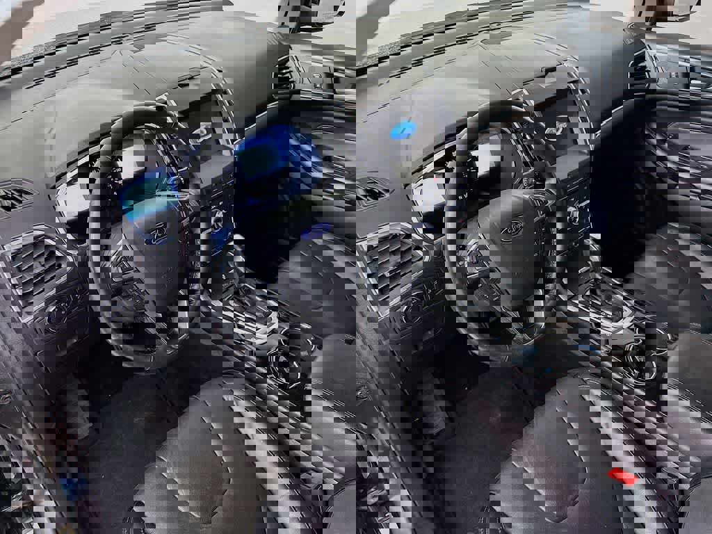 Used 2017 Ford Edge Titanium image 2