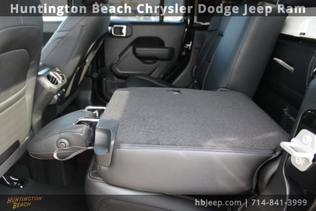 Used 2025 Jeep Gladiator Sport image 47