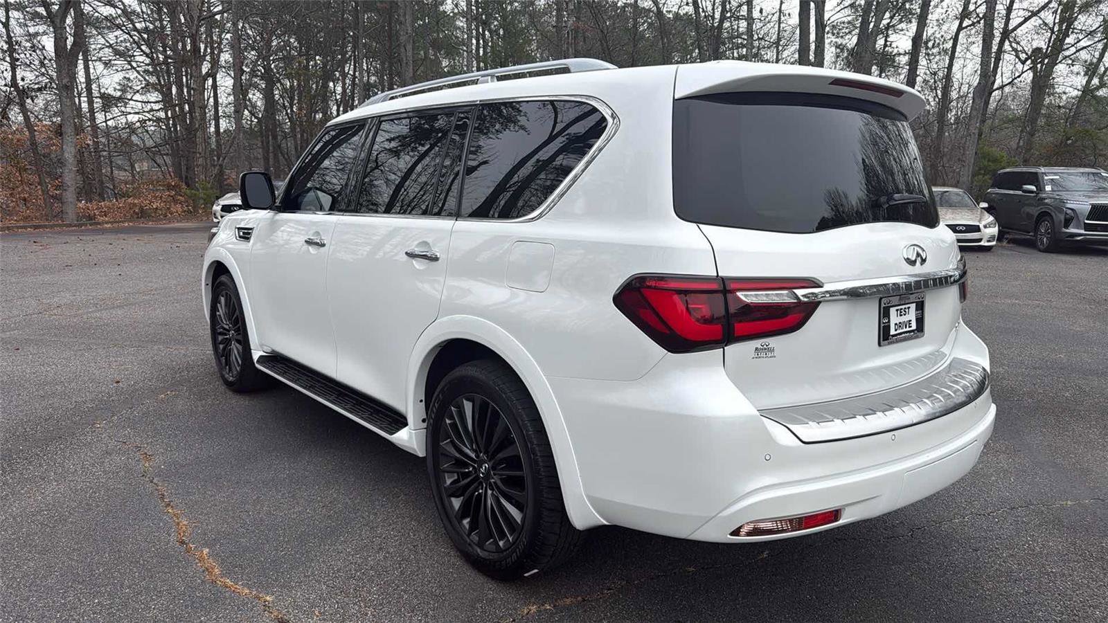 Used 2023 INFINITI QX80 Sensory w/ All-Season Package image 7