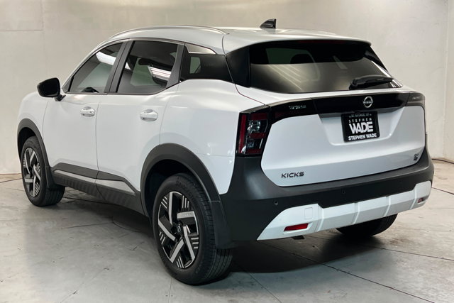 Used 2026 Nissan Kicks SV FWD image 3