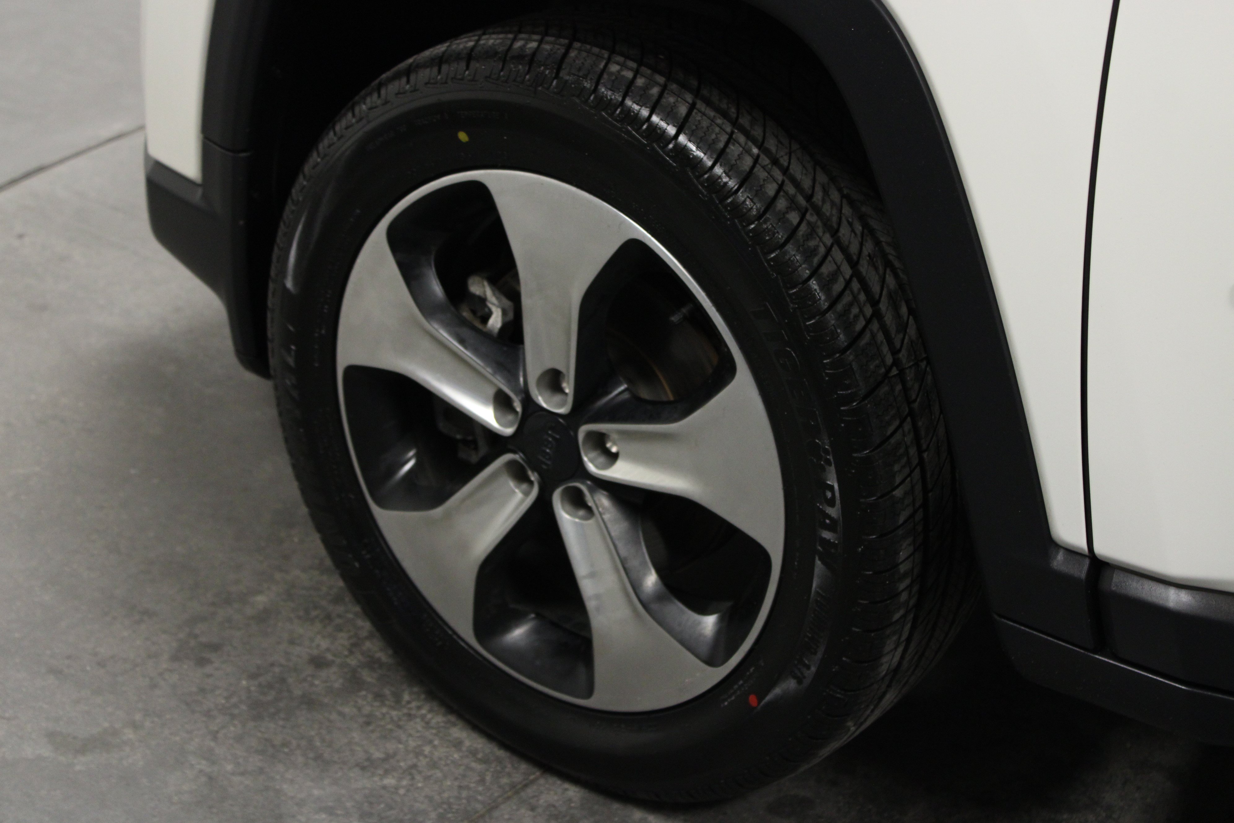 Used 2019 Jeep Compass Latitude w/ Popular Equipment Group AWD/4WD image 10
