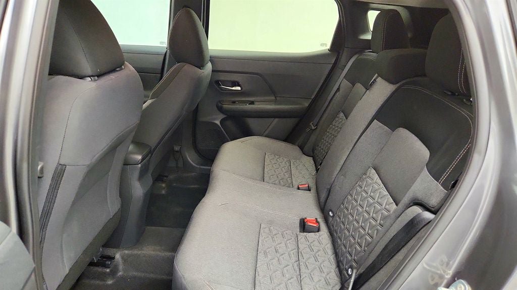 Used 2025 Nissan Kicks SV FWD image 18