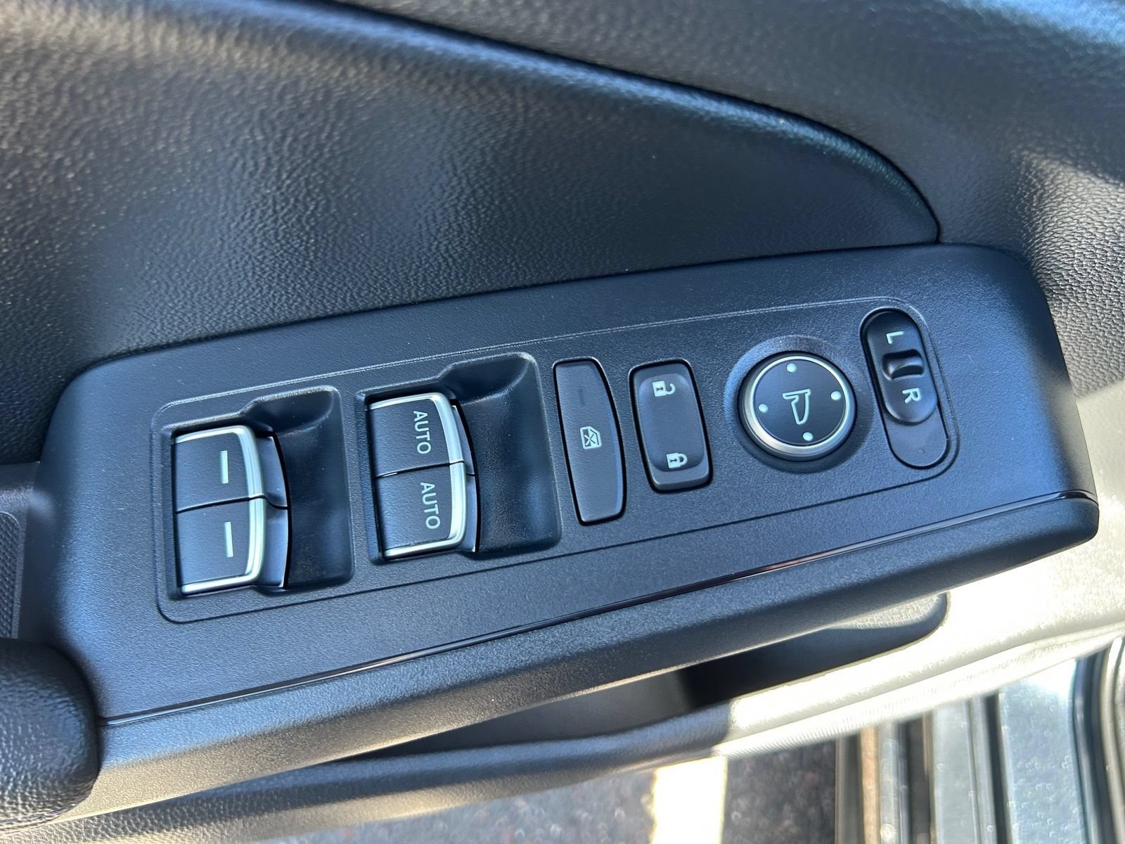 Used 2024 Honda Civic EX-L image 21