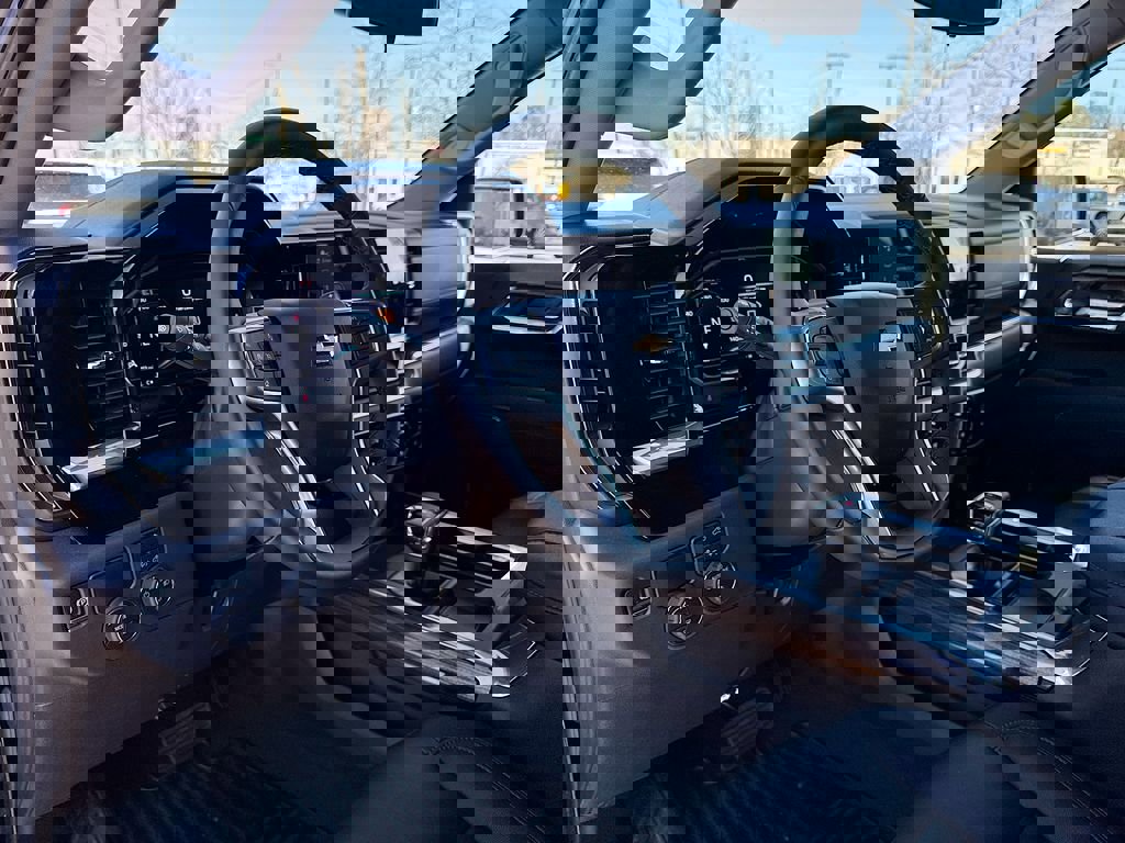 Used 2025 Chevrolet Silverado 1500 LT w/ Leather Package RWD image 20