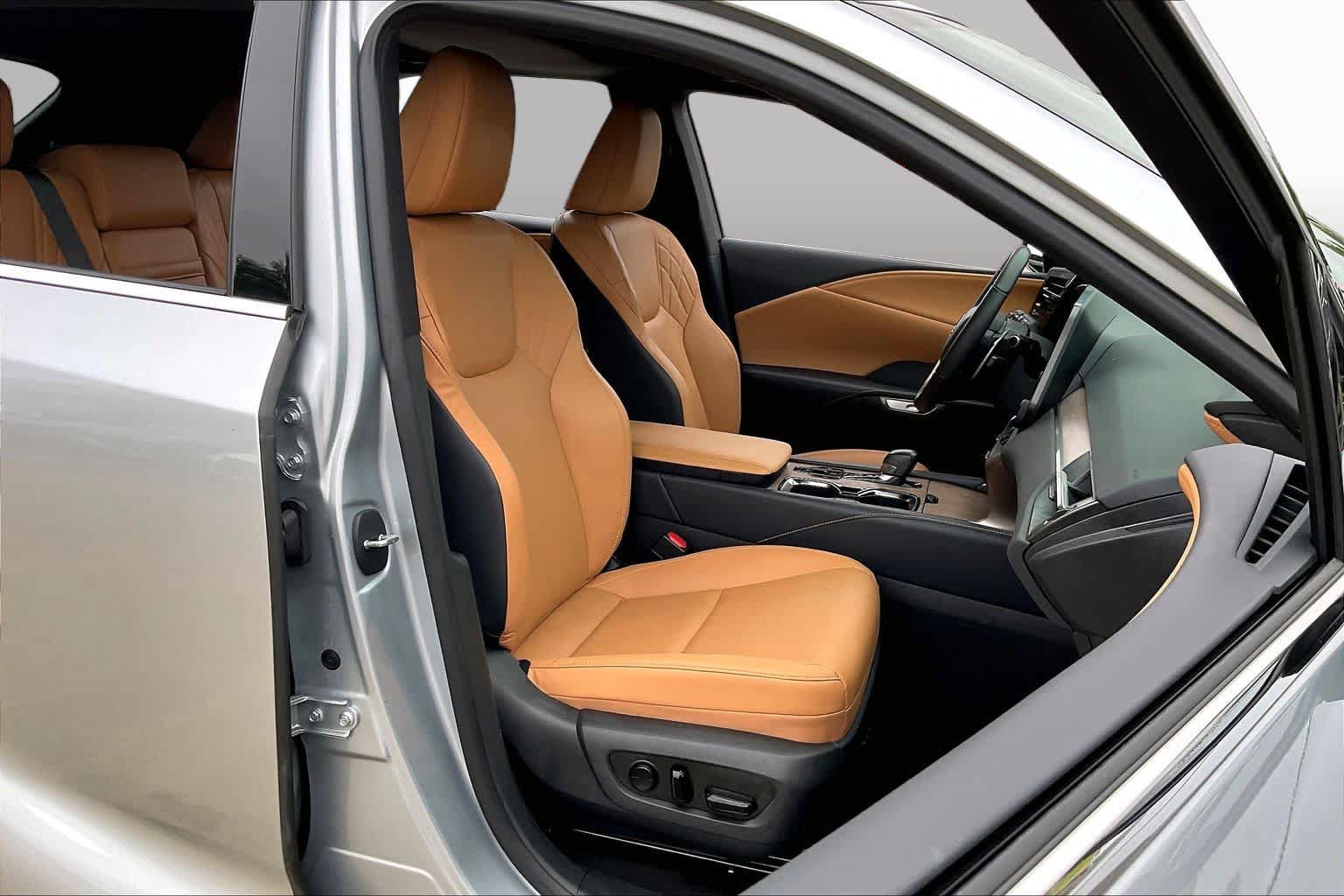 Used 2024 Lexus RX 350 Premium w/ Accessory Package (Z1) FWD image 8