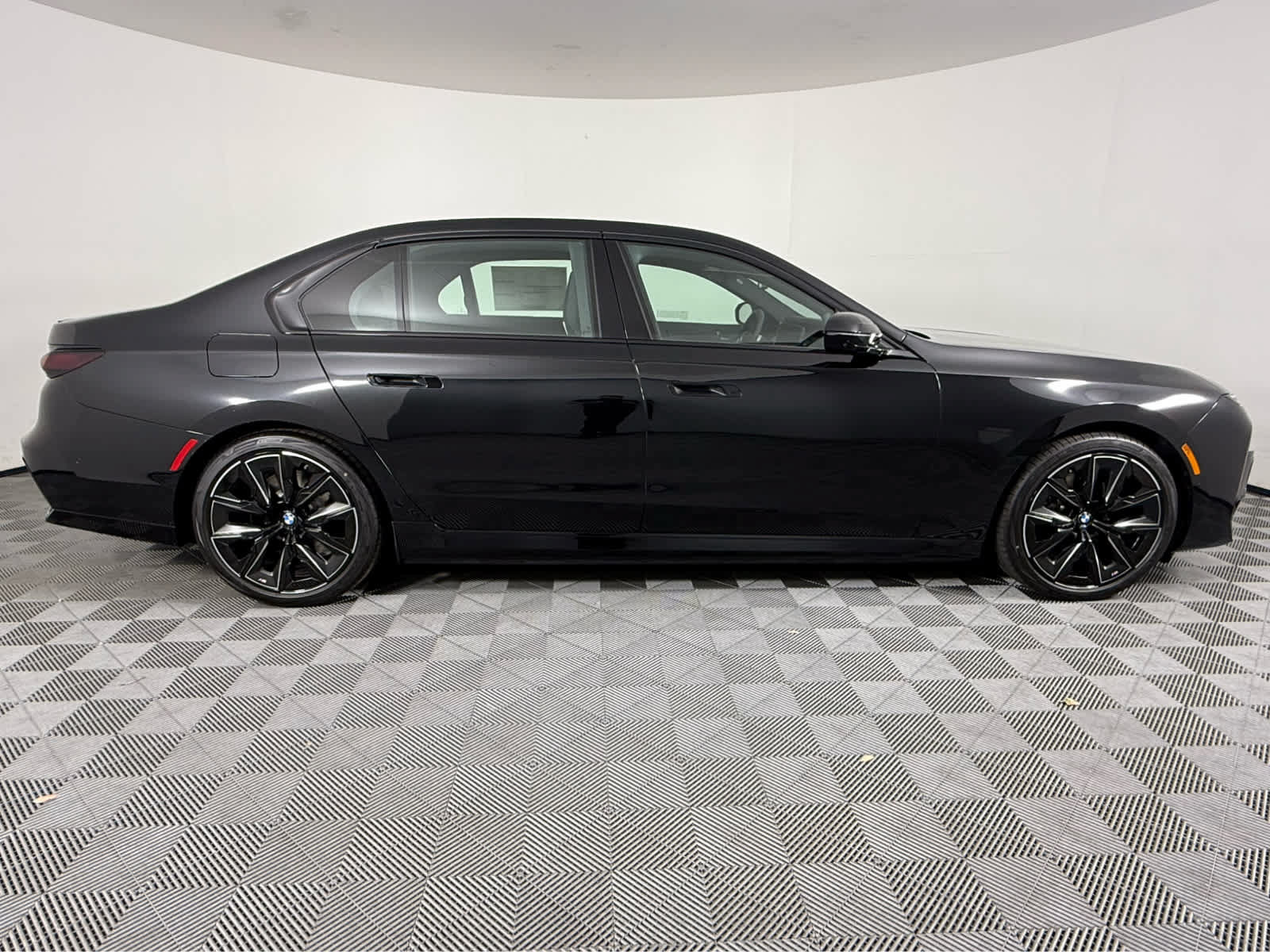 New 2026 BMW i7 xDrive60 AWD/4WD image 2