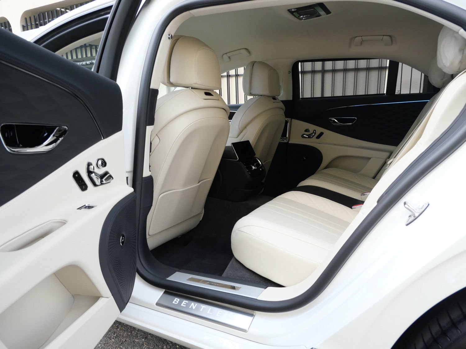 Used 2024 Bentley Flying Spur W12 AWD/4WD image 11