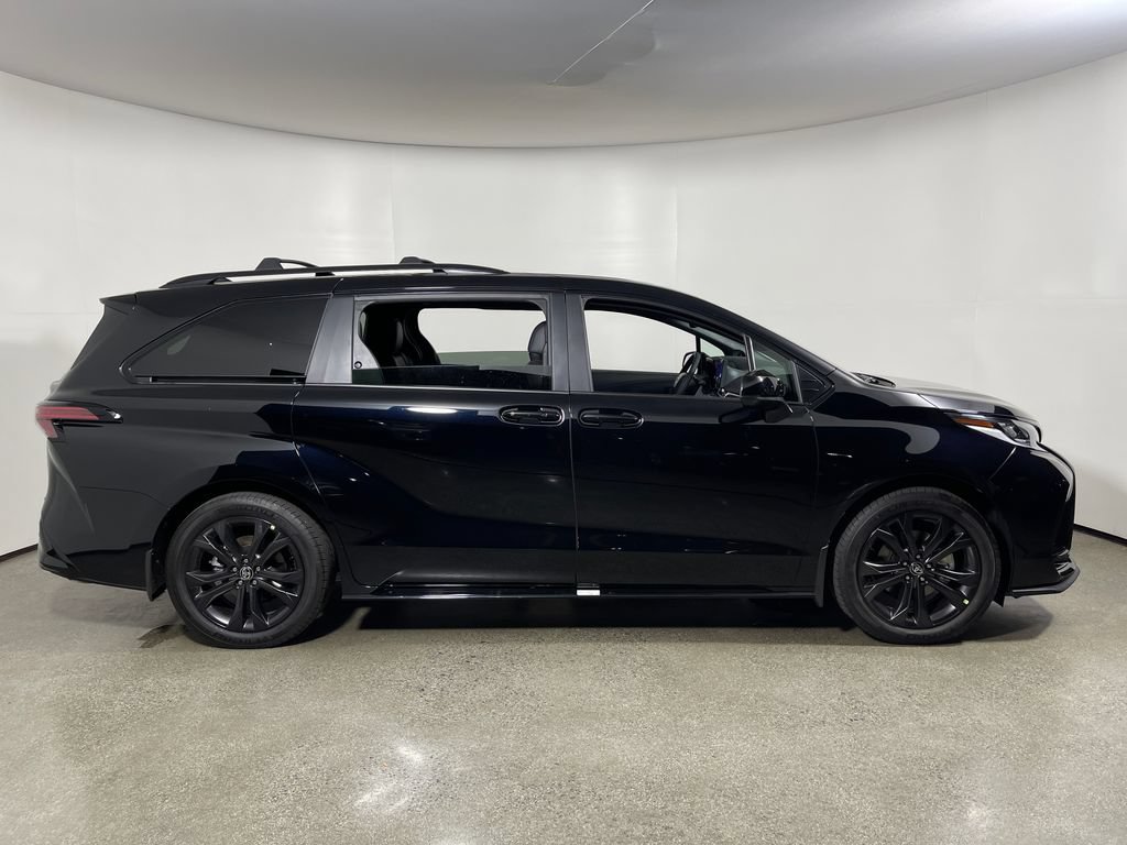 New 2026 Toyota Sienna XSE FWD image 2