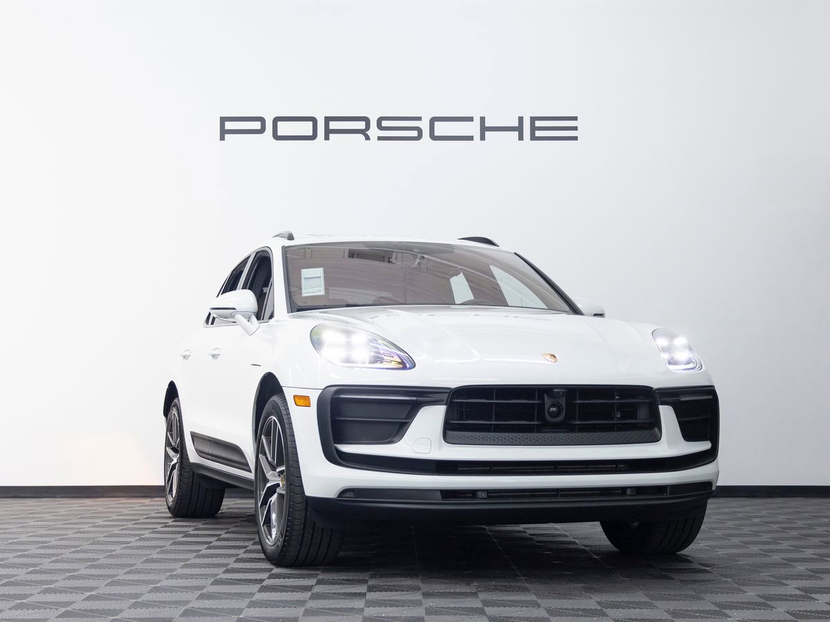 Certified 2025 Porsche Macan image 10