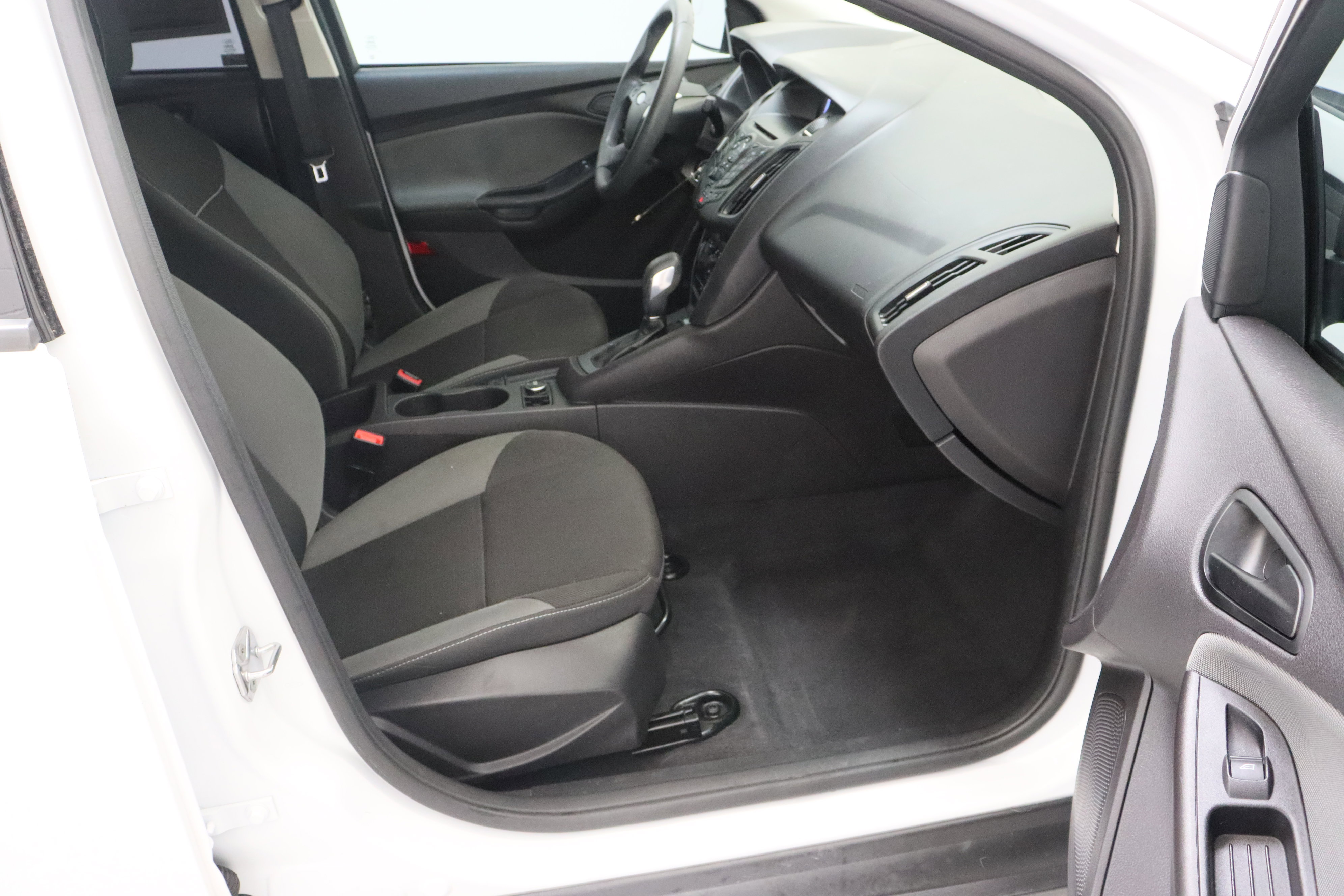 Used 2014 Ford Focus S FWD image 32