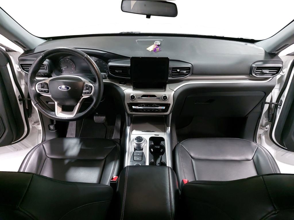 Used 2022 Ford Explorer XLT w/ Equipment Group 202A image 9