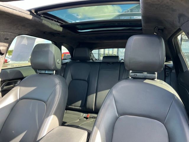 Used 2020 Jaguar F-PACE Premium image 30