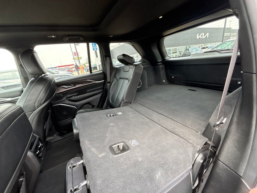 Used 2024 Jeep Grand Cherokee Overland AWD/4WD image 31