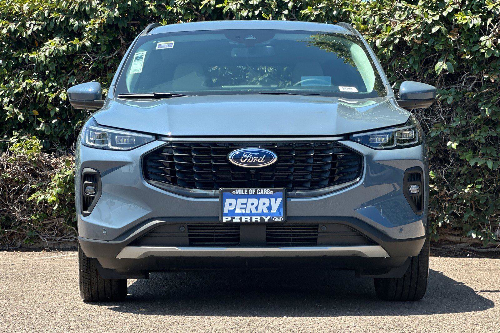 New 2024 Ford Escape Platinum w/ Premium Technology Package image 2