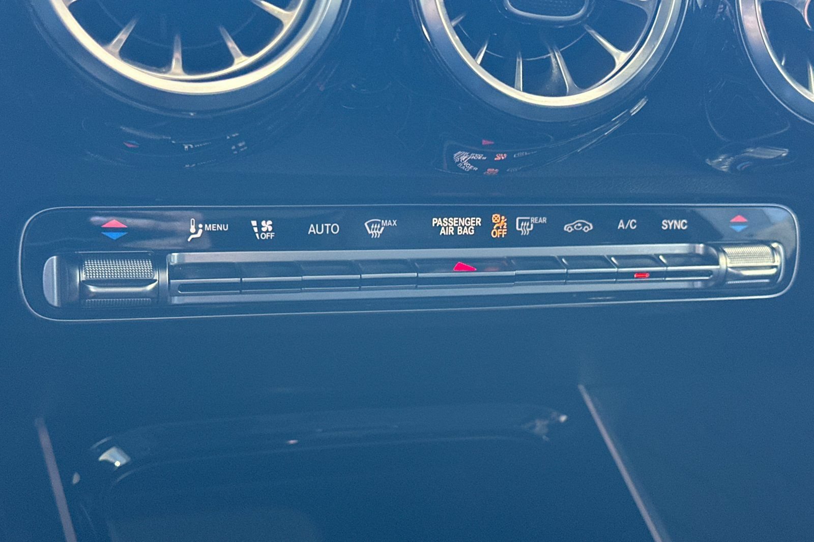 Used 2022 Mercedes-Benz GLB 250 4MATIC image 20
