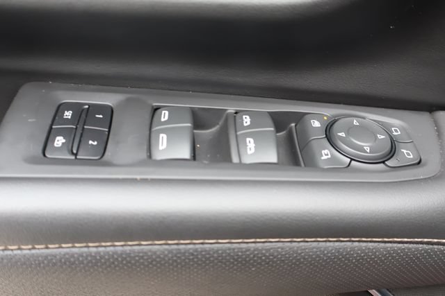 Used 2023 GMC Yukon SLT w/ SLT Premium Package AWD/4WD image 14