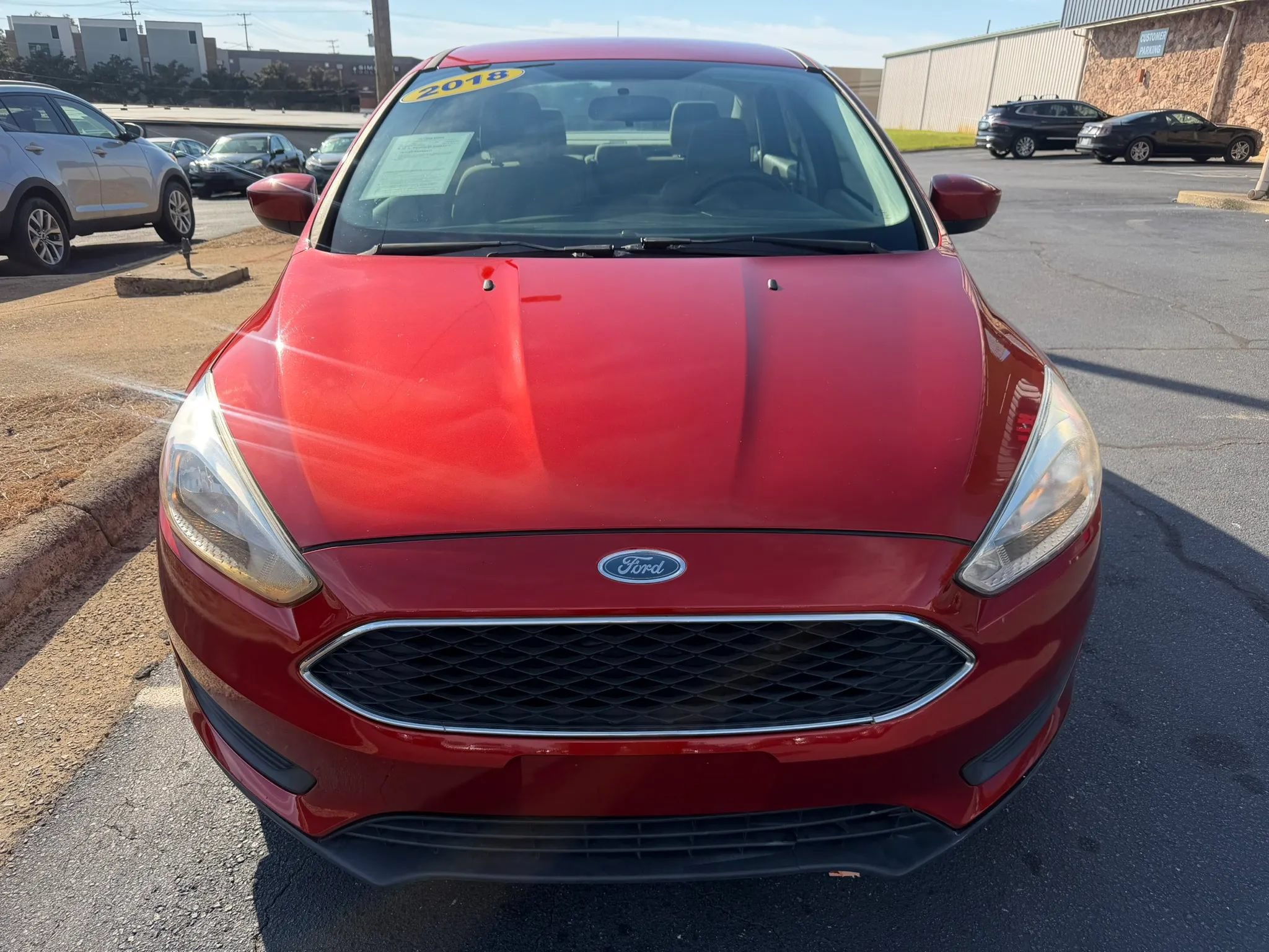 Used 2018 Ford Focus SE FWD image 2