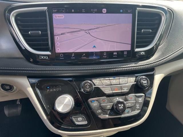 Used 2022 Chrysler Pacifica Touring-L w/ Uconnect Theater Family Group image 28