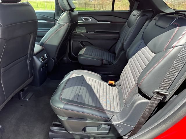 Used 2025 Ford Explorer ST-Line w/ Premium Package AWD/4WD image 16