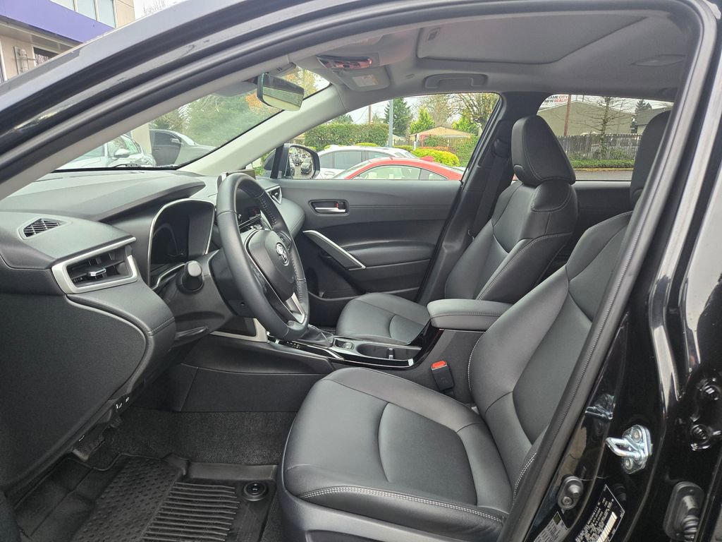 Used 2024 Toyota Corolla Cross XLE image 12