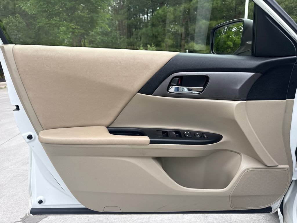 Used 2013 Honda Accord LX image 13