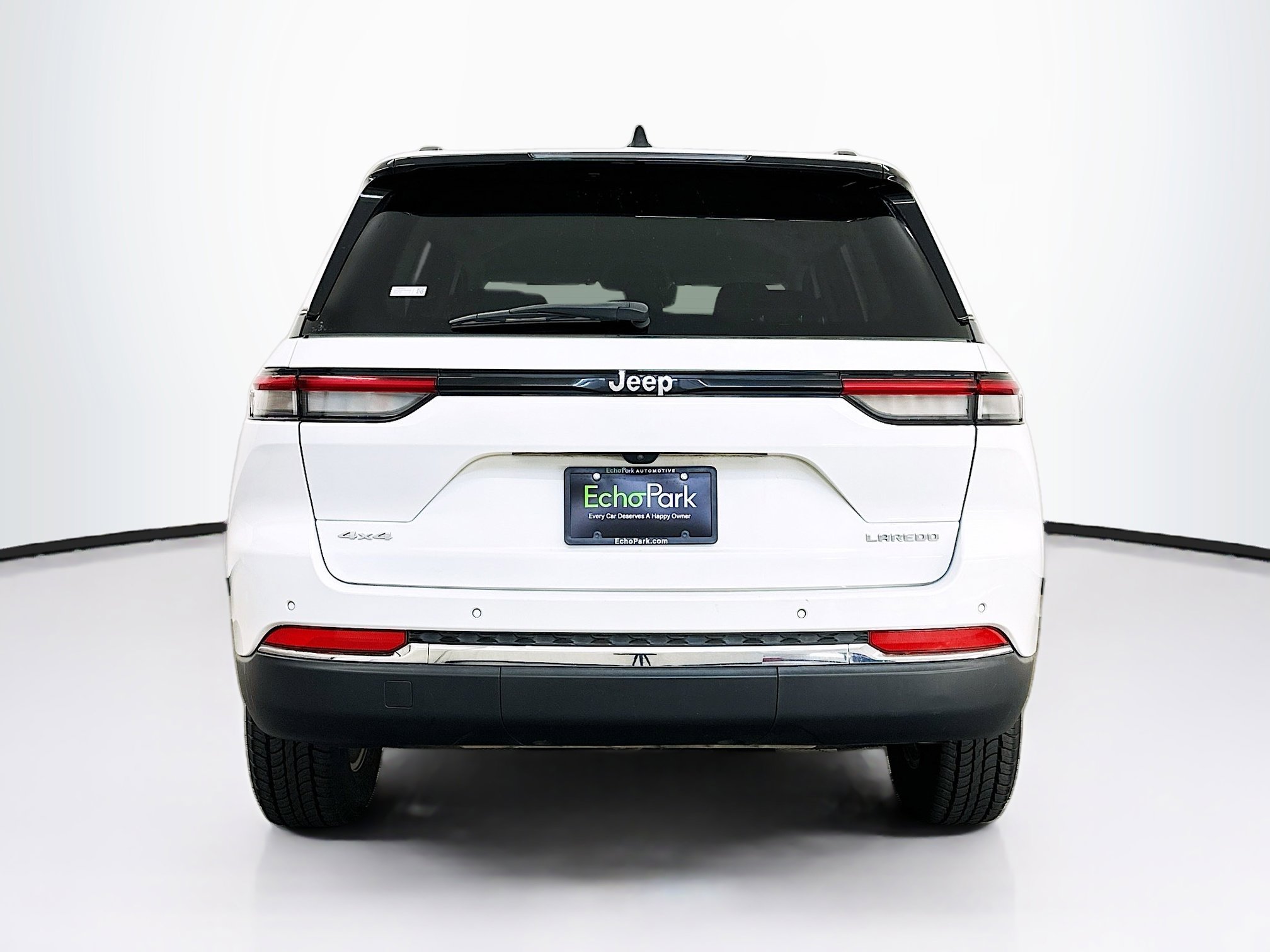 Used 2023 Jeep Grand Cherokee Laredo image 7