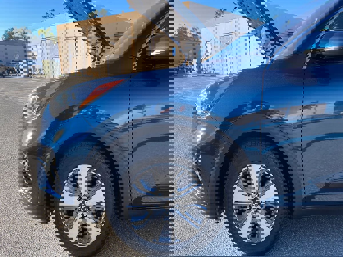 Used 2020 Kia Niro LX image 28