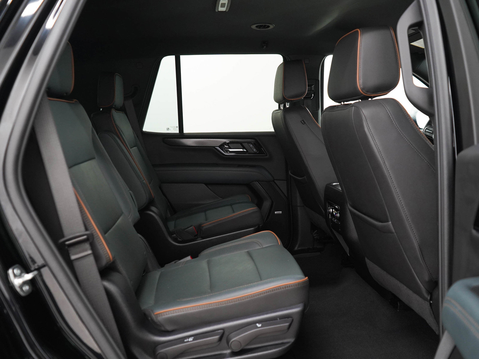 Used 2025 GMC Yukon AT4 AWD/4WD image 12