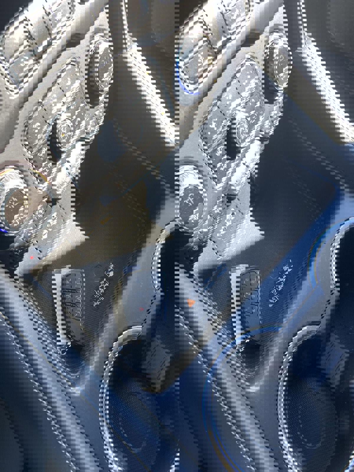 Used 2023 Chevrolet Suburban Premier image 11