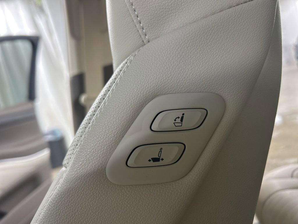 Used 2023 Genesis GV80 2.5T w/ Advanced Package image 36