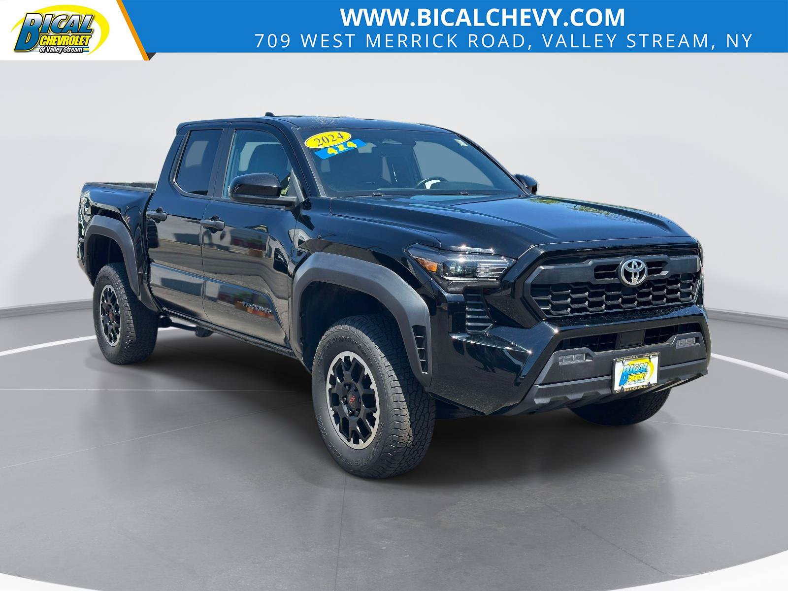 Used 2024 Toyota Tacoma TRD Off-Road AWD/4WD image 1