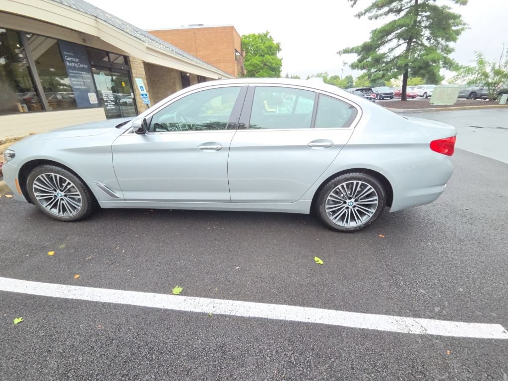 Used 2018 BMW 530i xDrive w/ Premium Package AWD/4WD image 4