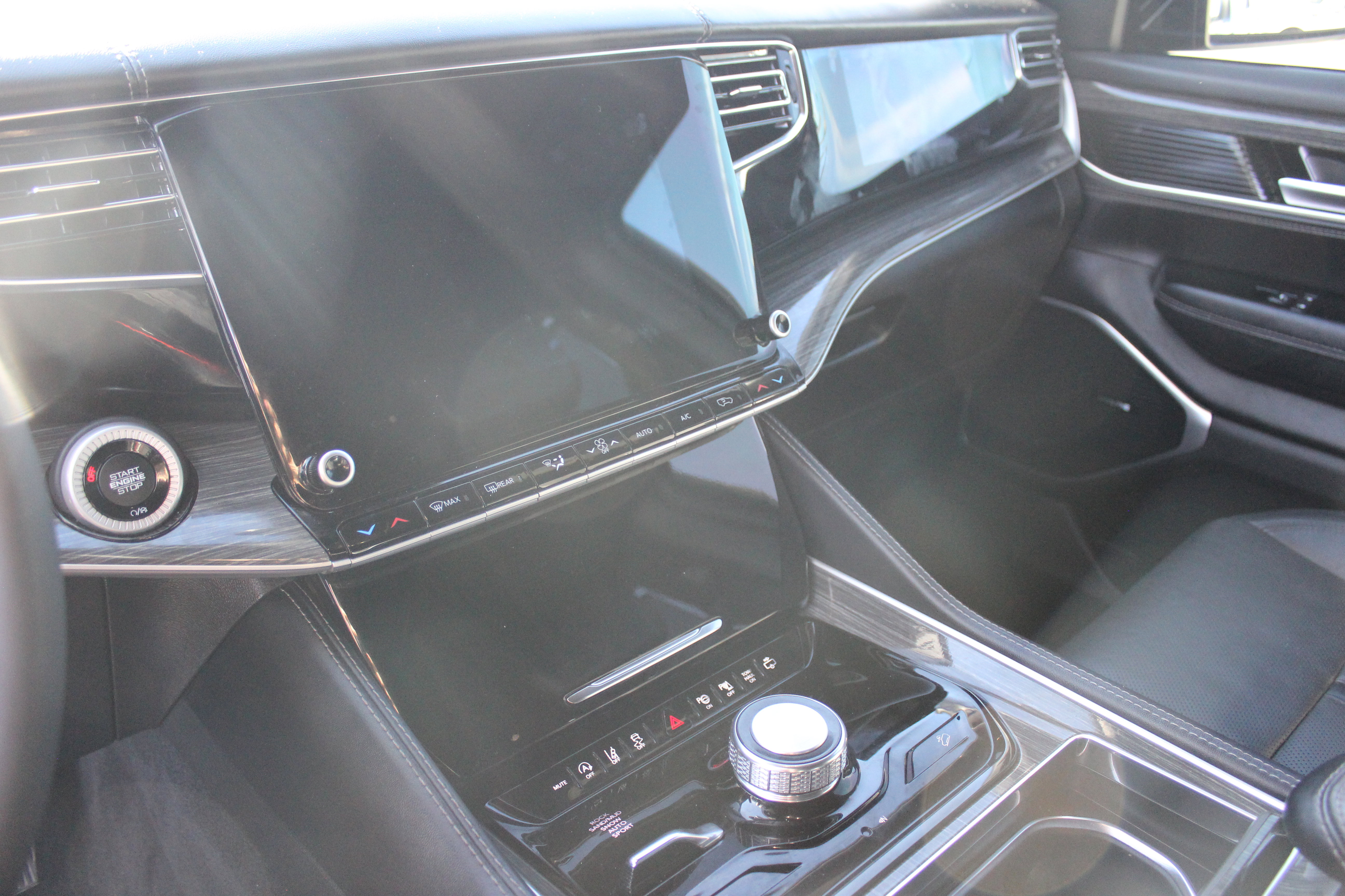 Used 2022 Jeep Wagoneer Series III w/ Convenience Group I image 21