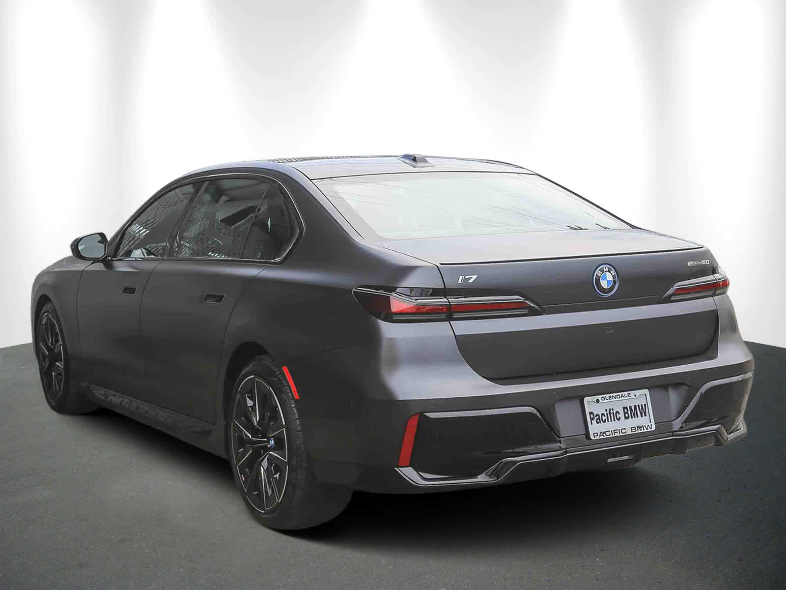 Used 2025 BMW i7 eDrive50 w/ M Sport Package image 4
