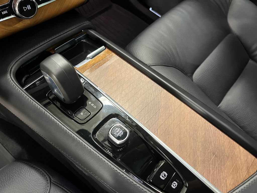Certified 2024 Volvo XC90 B6 Plus w/ Protection Package Premier AWD/4WD image 18