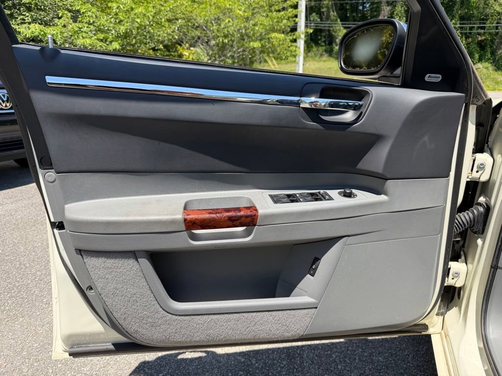 Used 2005 Chrysler 300 C w/ Navigation & Sound Group II RWD image 4