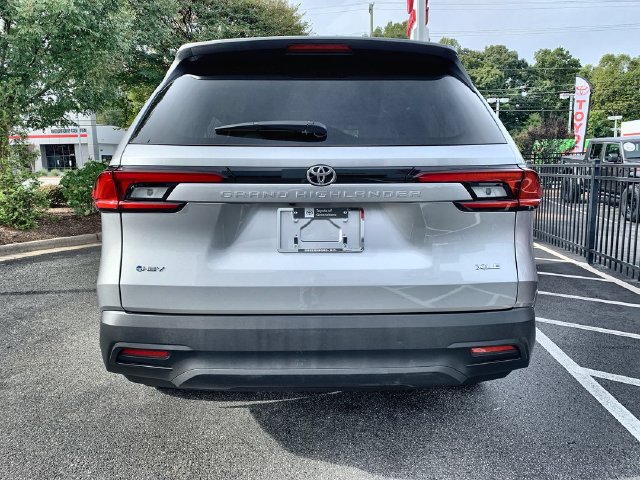 Used 2026 Toyota Grand Highlander XLE FWD image 7