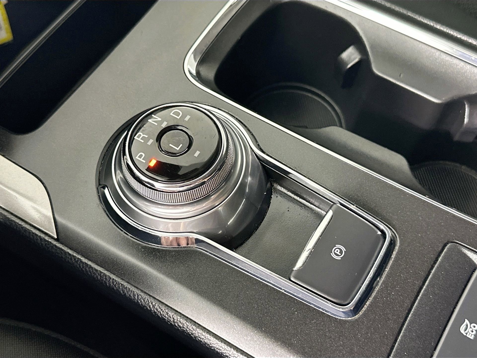 Used 2019 Ford Fusion SE image 17